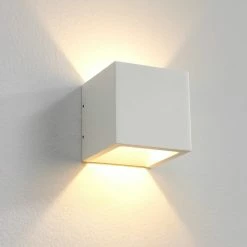 Artdelight - Applique Cube - Wit - LED 6W 2700K - IP54 - Dimmable> Applique à L'intérieur | Applique Extérieure | Applique Blanche | Applique | Lampe à LED -Glass Vases Boutique de vente 1200x1200 842