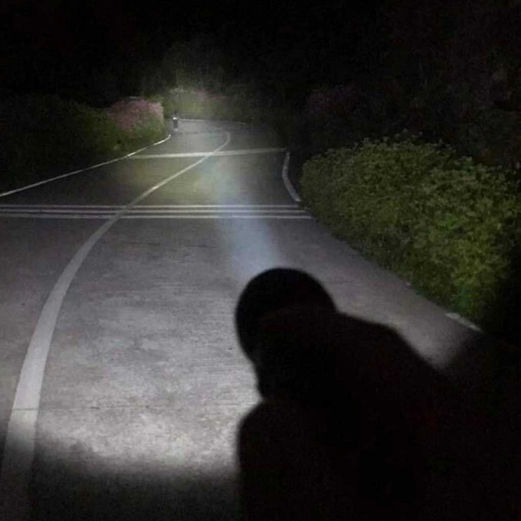 Unbrand Lampe De Poche Rechargeable De Poche Antidérapante Lampe De Poche Légère Forte Pour Camping Randonnée Pêche 2 Unbrand Lampe De Poche Rechargeable De Poche Antidérapante Lampe De Poche Légère Forte Pour Camping Randonnée Pêche – Image 2