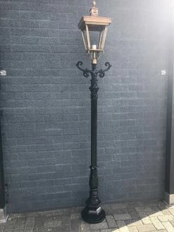 ETW Lampe D'extérieur, Lanterne Avec Douille En Céramique Et Verre, Mât En Fonte D'aluminium, Noir, Avec Abat-jour Carré En Cuivre, Hauteur 240 Cm. -Glass Vases Boutique de vente 900x1200 10