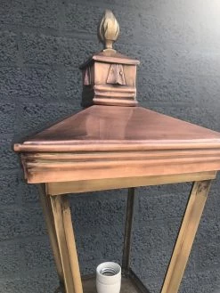 ETW Lampe D'extérieur, Lanterne Avec Douille En Céramique Et Verre, Mât En Fonte D'aluminium, Noir, Avec Abat-jour Carré En Cuivre, Hauteur 240 Cm. -Glass Vases Boutique de vente 900x1200 15