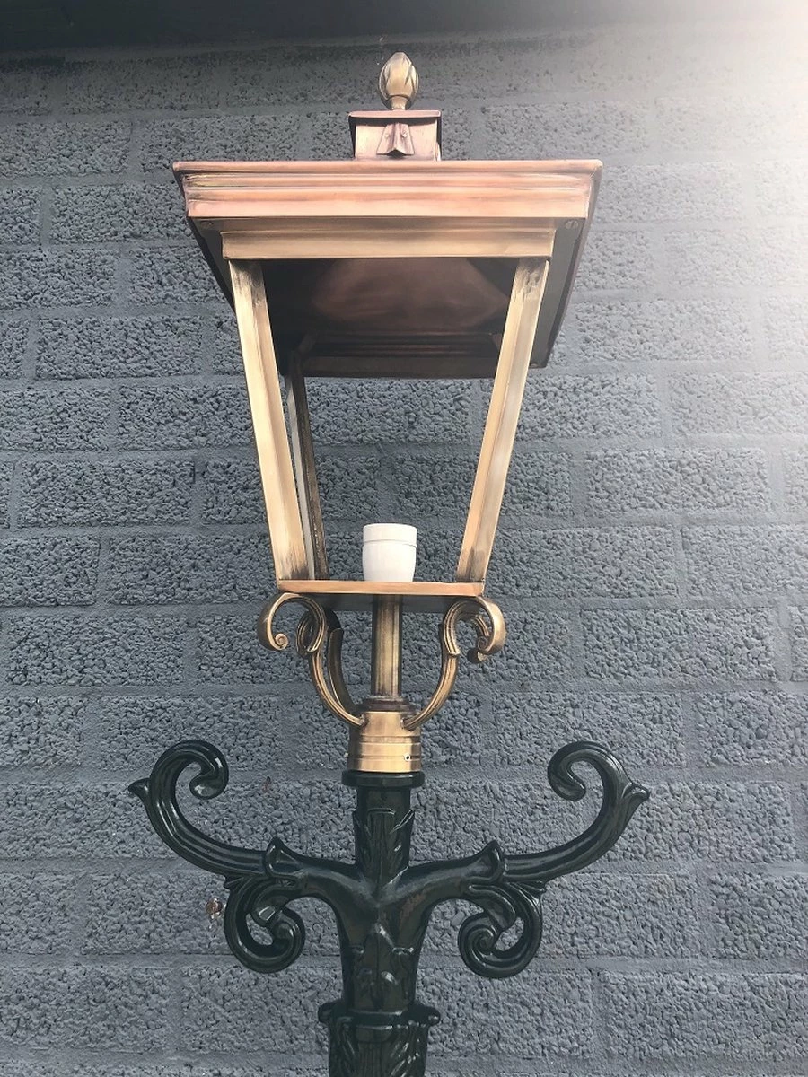 ETW Lampe D'extérieur, Lanterne Avec Douille En Céramique Et Verre, Mât En Fonte D'aluminium, Vert, Avec Abat-jour Carré XL En Cuivre, Hauteur 250 Cm. 3 ETW Lampe D'extérieur, Lanterne Avec Douille En Céramique Et Verre, Mât En Fonte D'aluminium, Vert, Avec Abat-jour Carré XL En Cuivre, Hauteur 250 Cm. – Image 3