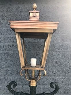 ETW Lampe D'extérieur, Lanterne Avec Douille En Céramique Et Verre, Mât En Fonte D'aluminium, Vert, Avec Abat-jour Carré XL En Cuivre, Hauteur 250 Cm. 10 ETW Lampe D'extérieur, Lanterne Avec Douille En Céramique Et Verre, Mât En Fonte D'aluminium, Vert, Avec Abat-jour Carré XL En Cuivre, Hauteur 250 Cm. -Glass Vases Boutique de vente 900x1200 52