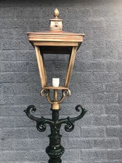 ETW Lampe D'extérieur, Lanterne Avec Douille En Céramique Et Verre, Mât En Fonte D'aluminium, Vert, Avec Abat-jour Carré XL En Cuivre, Hauteur 250 Cm. 13 ETW Lampe D'extérieur, Lanterne Avec Douille En Céramique Et Verre, Mât En Fonte D'aluminium, Vert, Avec Abat-jour Carré XL En Cuivre, Hauteur 250 Cm. -Glass Vases Boutique de vente 900x1200 55