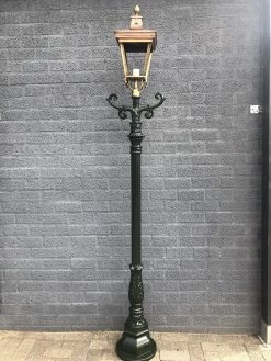 ETW Lampe D'extérieur, Lanterne Avec Douille En Céramique Et Verre, Mât En Fonte D'aluminium, Vert, Avec Abat-jour Carré En Cuivre, Hauteur 240 Cm.