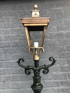 ETW Lampe D'extérieur, Lanterne Avec Douille En Céramique Et Verre, Mât En Fonte D'aluminium, Vert, Avec Abat-jour Carré En Cuivre, Hauteur 240 Cm. -Glass Vases Boutique de vente 900x1200 69