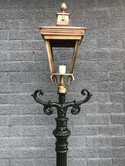 ETW Lampe D'extérieur, Lanterne Avec Douille En Céramique Et Verre, Mât En Fonte D'aluminium, Vert, Avec Abat-jour Carré En Cuivre, Hauteur 240 Cm. -Glass Vases Boutique de vente 900x1200 71