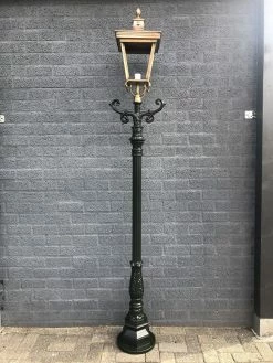 ETW Lampe D'extérieur, Lanterne Avec Douille En Céramique Et Verre, Mât En Fonte D'aluminium, Vert, Avec Abat-jour Carré En Cuivre, Hauteur 240 Cm. -Glass Vases Boutique de vente 900x1200 72