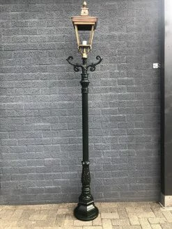ETW Lampe D'extérieur, Lanterne Avec Douille En Céramique Et Verre, Mât En Fonte D'aluminium, Vert, Avec Abat-jour Carré En Cuivre, Hauteur 240 Cm. -Glass Vases Boutique de vente 900x1200 73